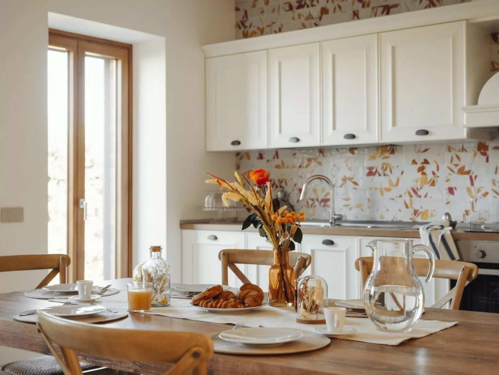 Luxuriöse und erschwingliche Villa mit privatem Pool-Inside