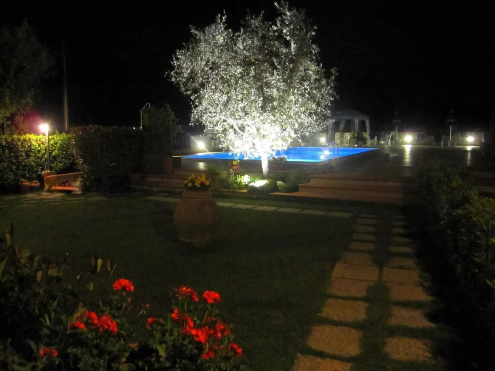 Meisterhaussiedlung mit Schwimmbad-Image-tags.info