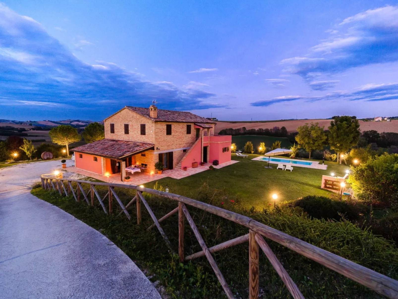 Villa mit privatem Pool in der Nähe der adriatischen Strände-Outside