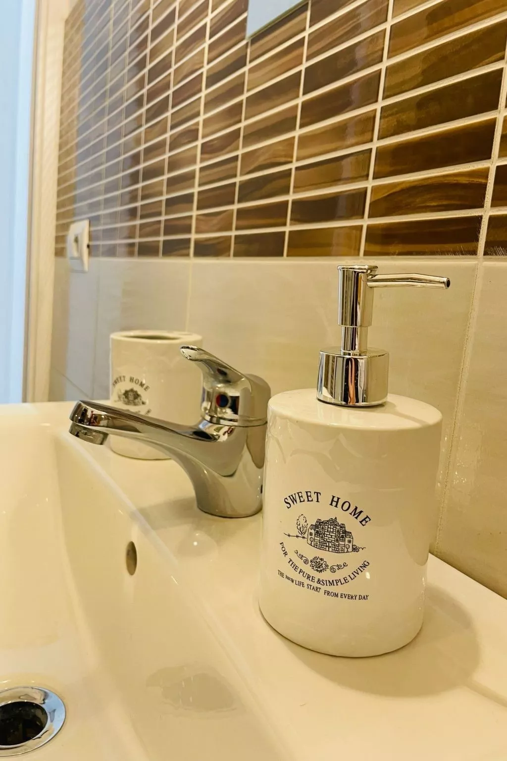 "Momy's Home Rom"-Inside