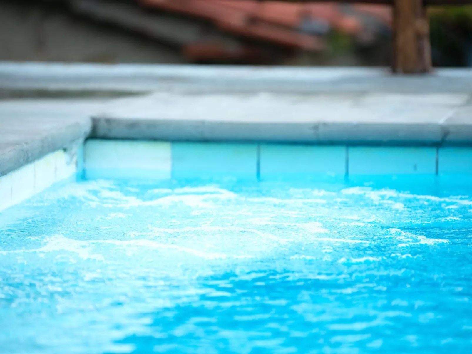 Haus inmitten der Natur mit Schwimmbad-Draußen