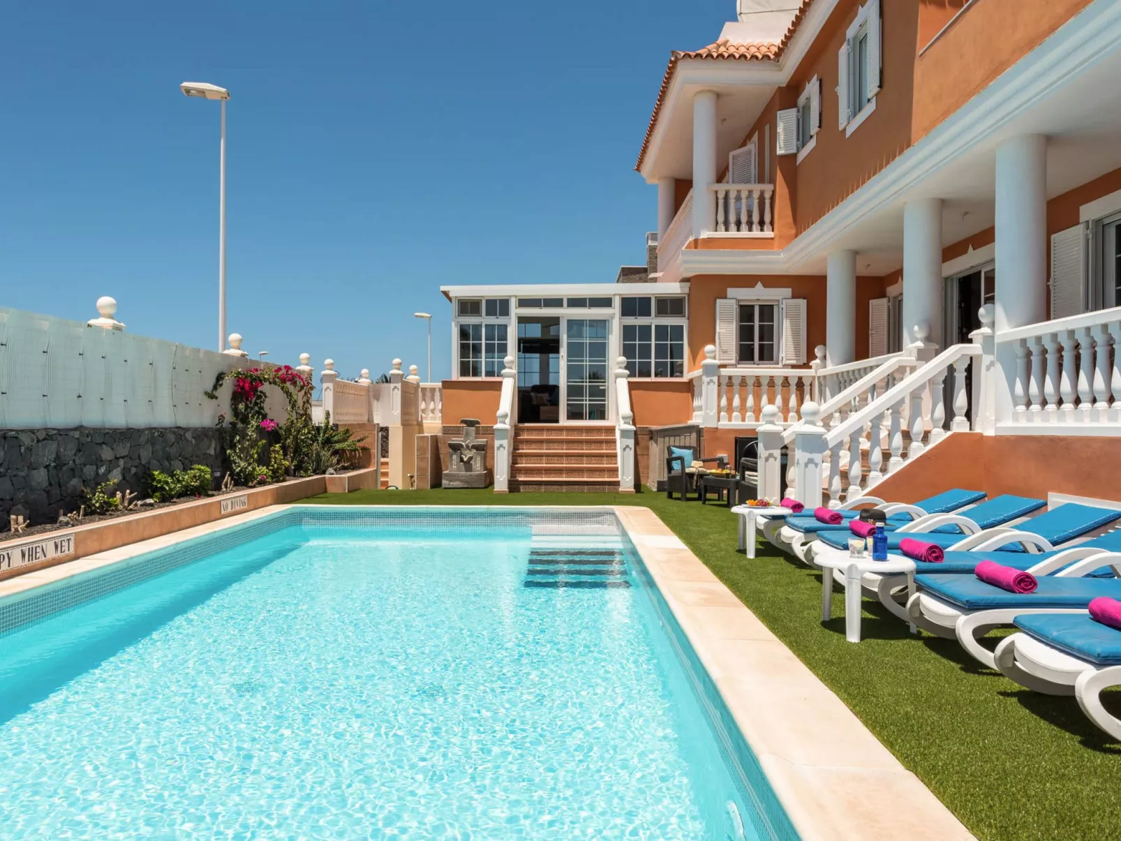 Villa Naranja mit beheiztem Pool und Meerblick-Draußen