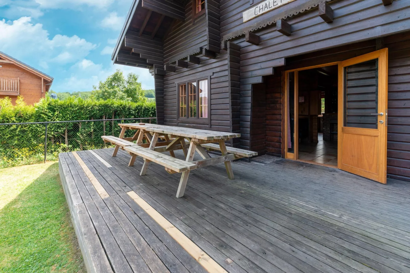 Chalet Suisse-Terrace balcony