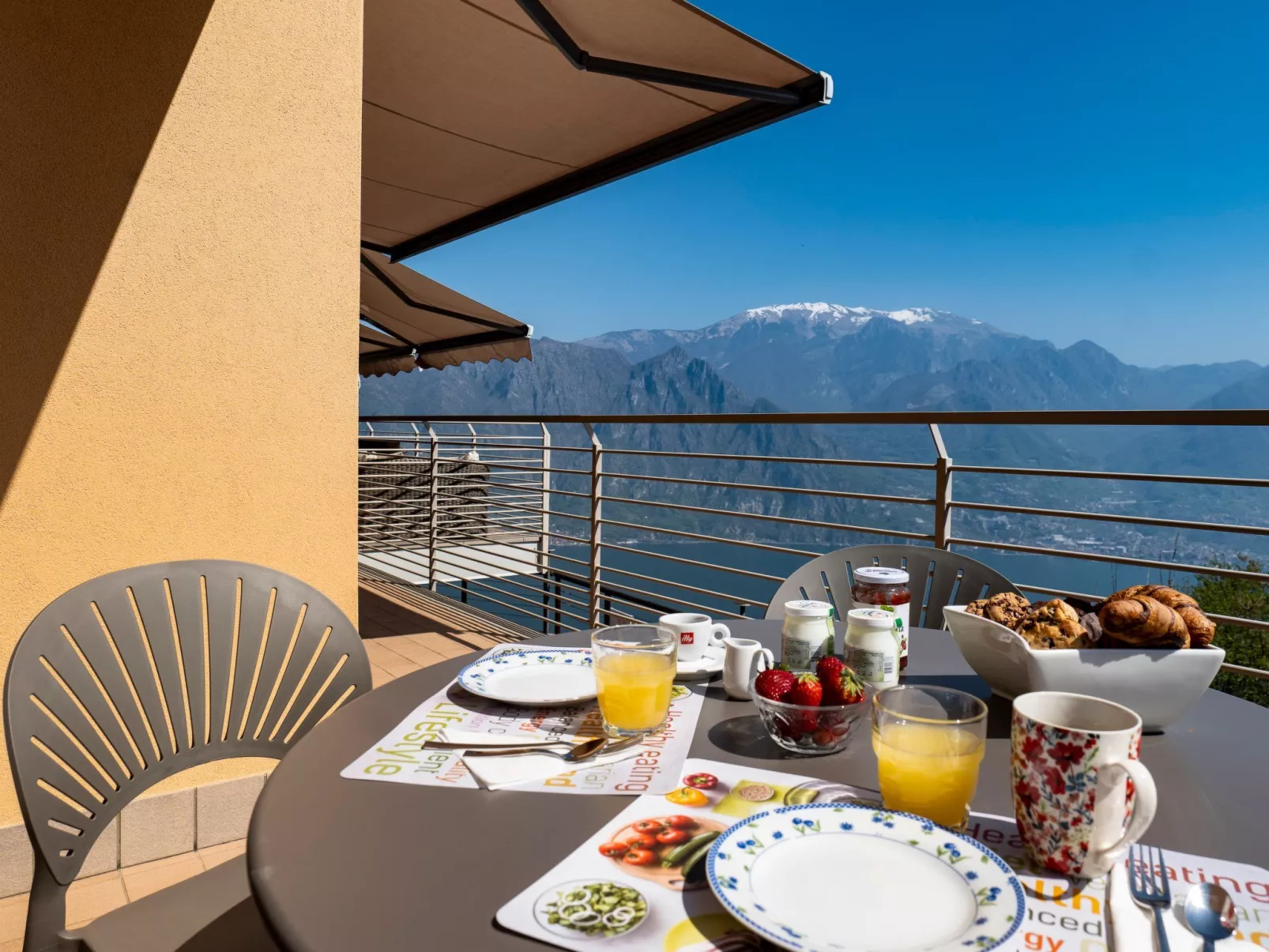 Lights on the Lake Zweizimmerwohnung mit Terrasse und Pool-Outside