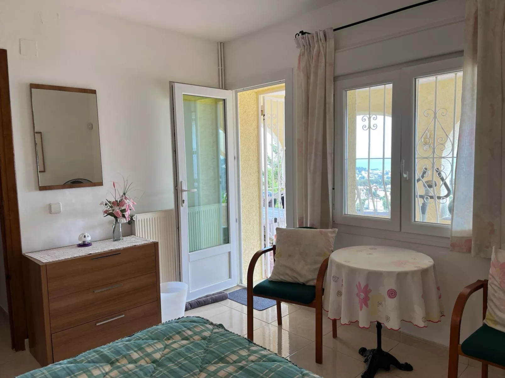 Wohnung in der ersten Etage mit privatem Pool-Dedans