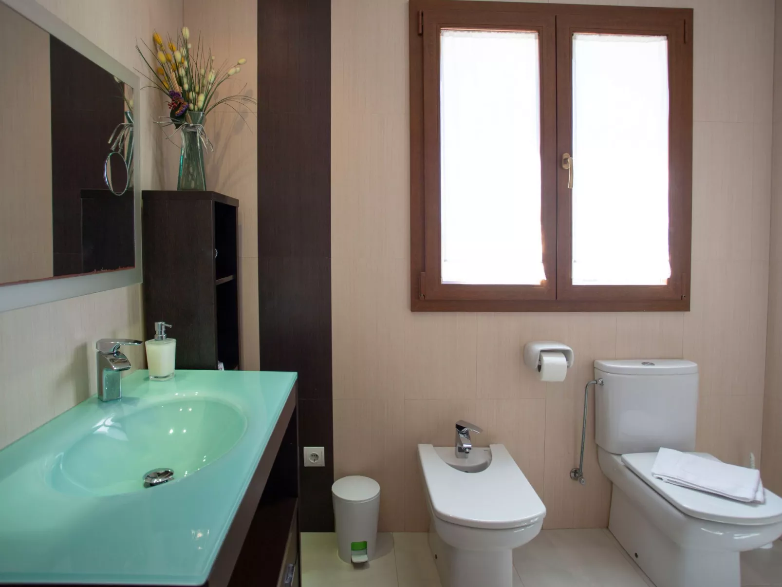 Can Vanrell, mit Schwimmbad, Jacuzzi und Rasenfläche.-Inside