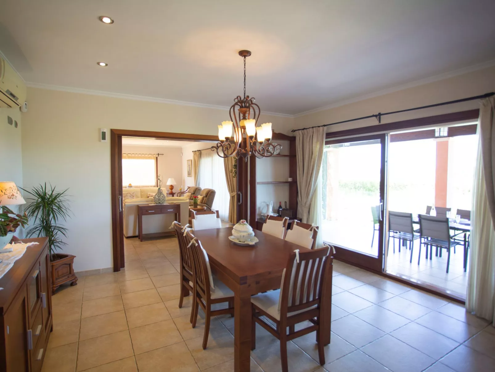 Finca Oliveres-Inside