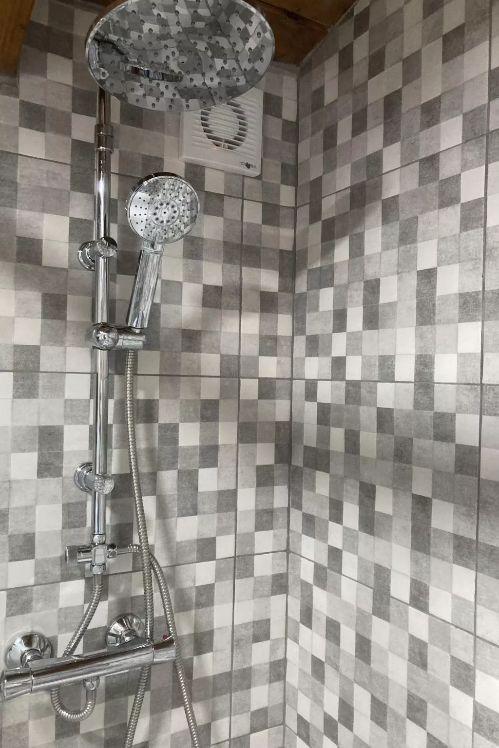 Wunderschön gelegenes Ferienhaus mit privatem Pool-Inside