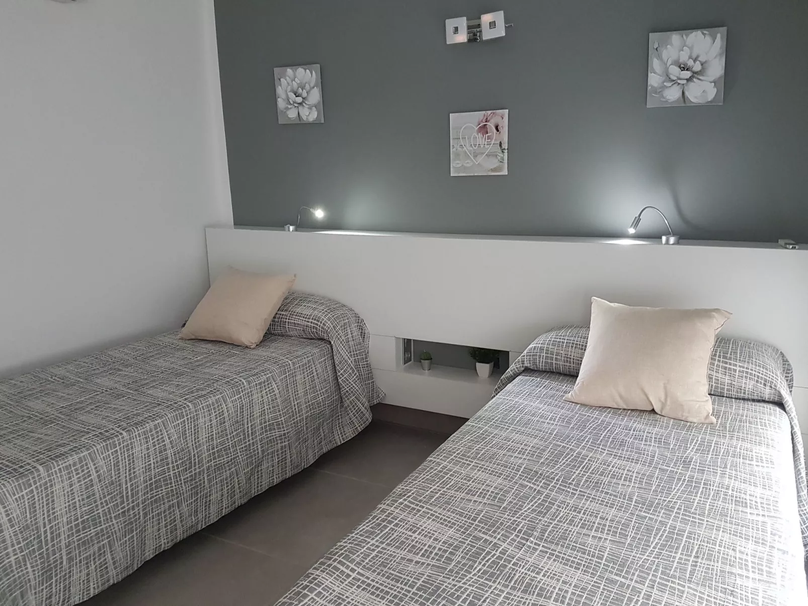 Widder vor dem Meer-Drinnen