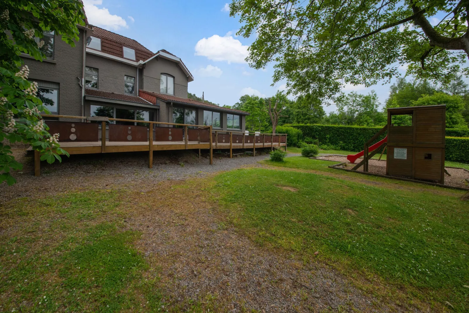 La Chambre d'Amis-Exterior summer