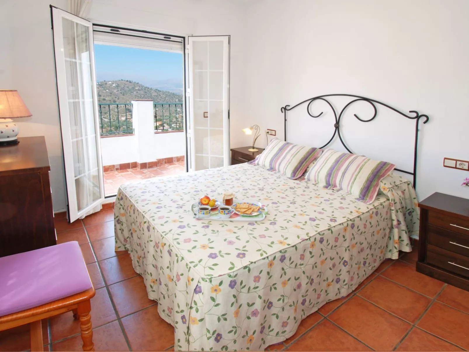 Schönes Landhaus mit Pool, Klimaanlage, Privatsphäre.-Inside