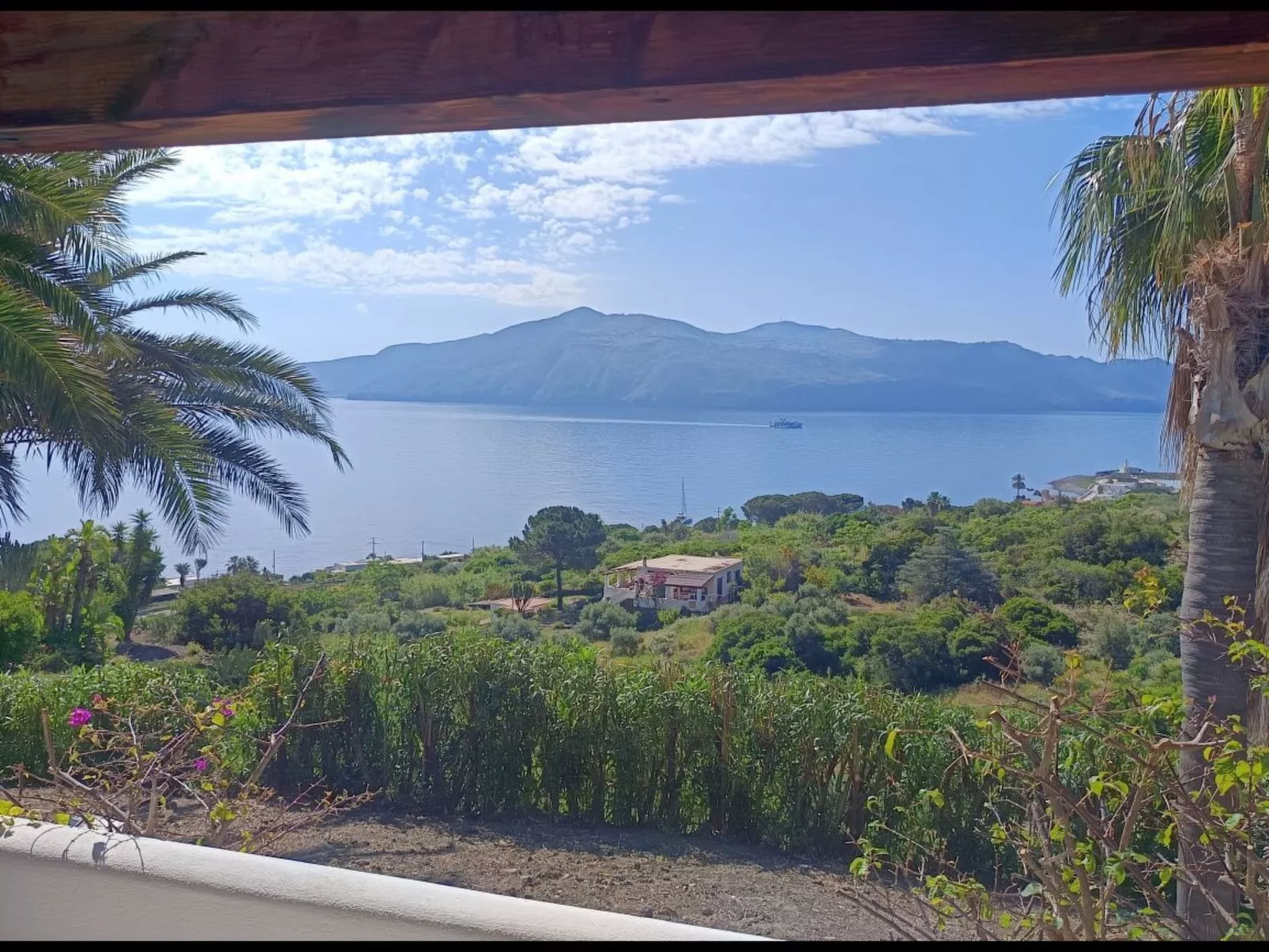 Villa in Panoramasprache, nur wenige Minuten vom Meer entfernt-Image-tags.info