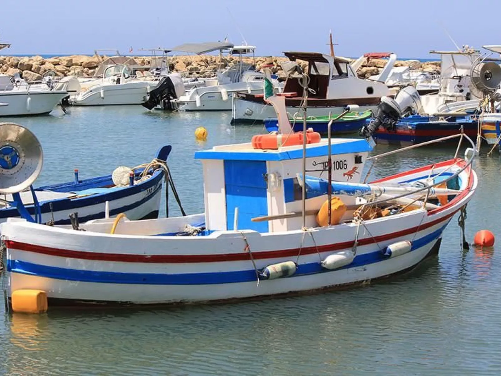 Agamennone, Wohnung 20 Meter vom Meer entfernt mit einer möblierten Terrasse.-Inside
