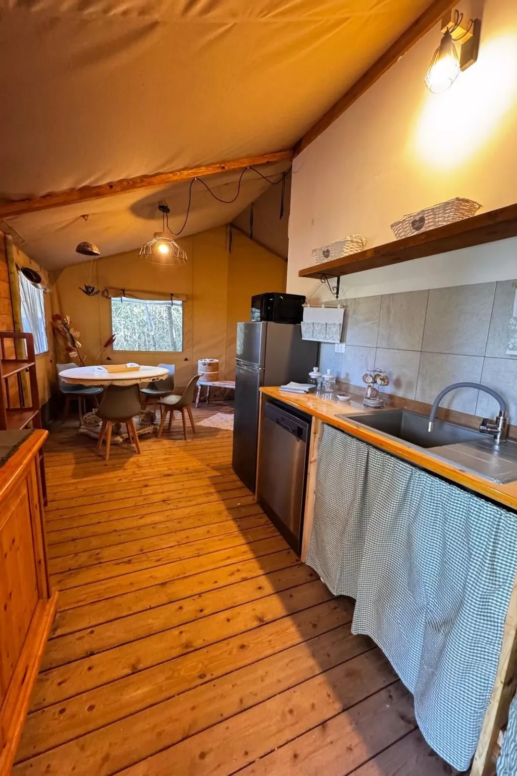 Familienzelt" Nachlass-Dedans