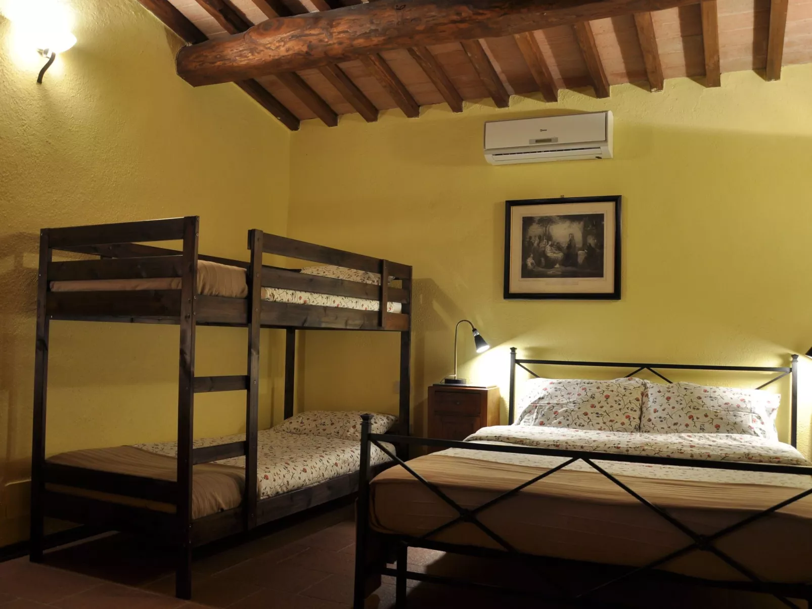 Pfirsichhaus mit Schwimmbad, Jacuzzi und privatem Garten-Inside