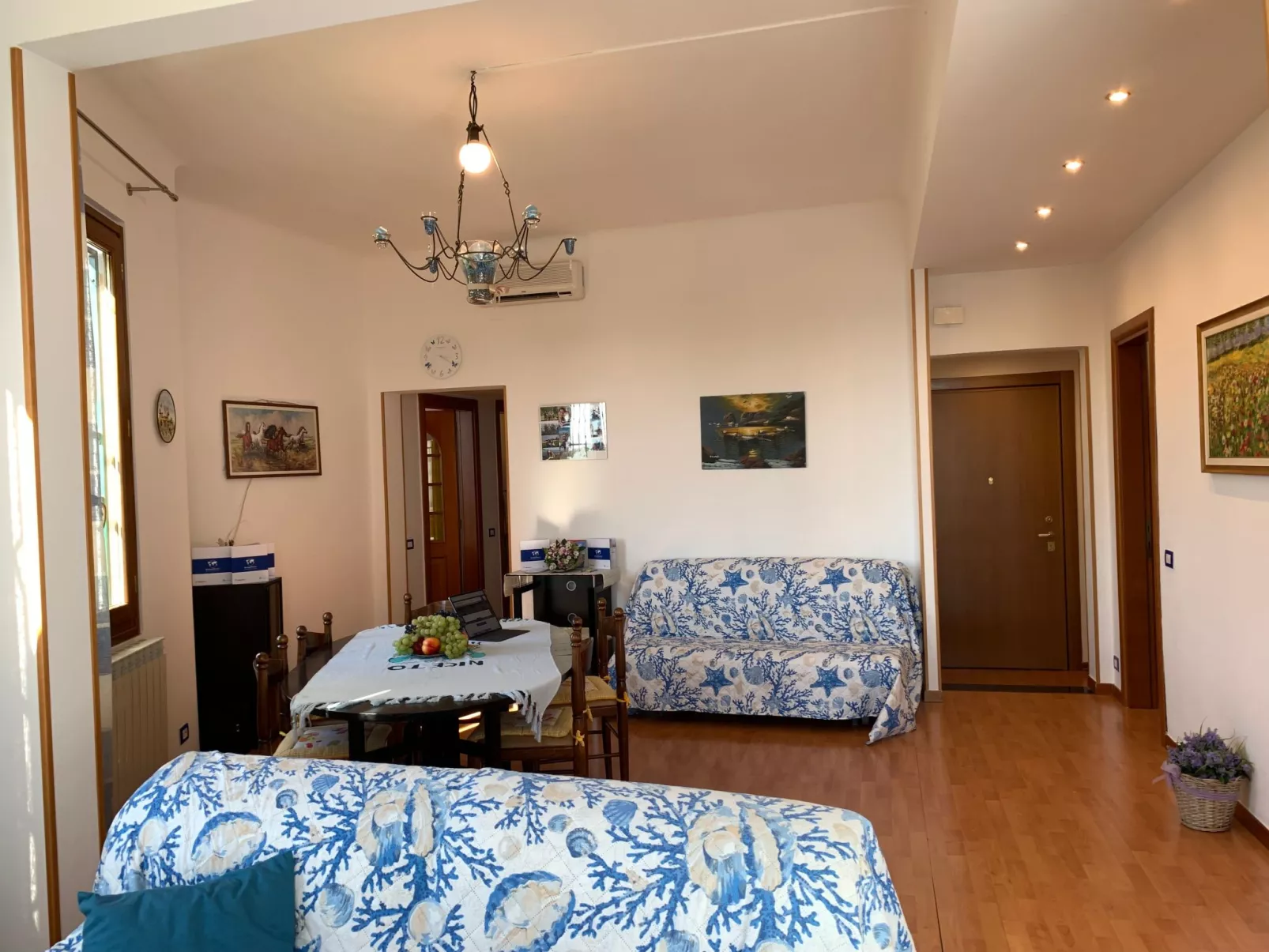 Wohnung mit Waschmaschine und Geschirrspüler-Dedans