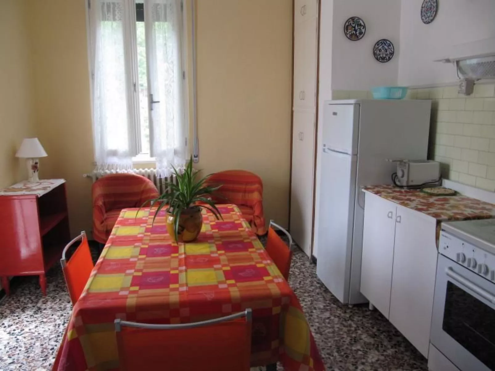 Mit Balkon für 3 Personen-Drinnen