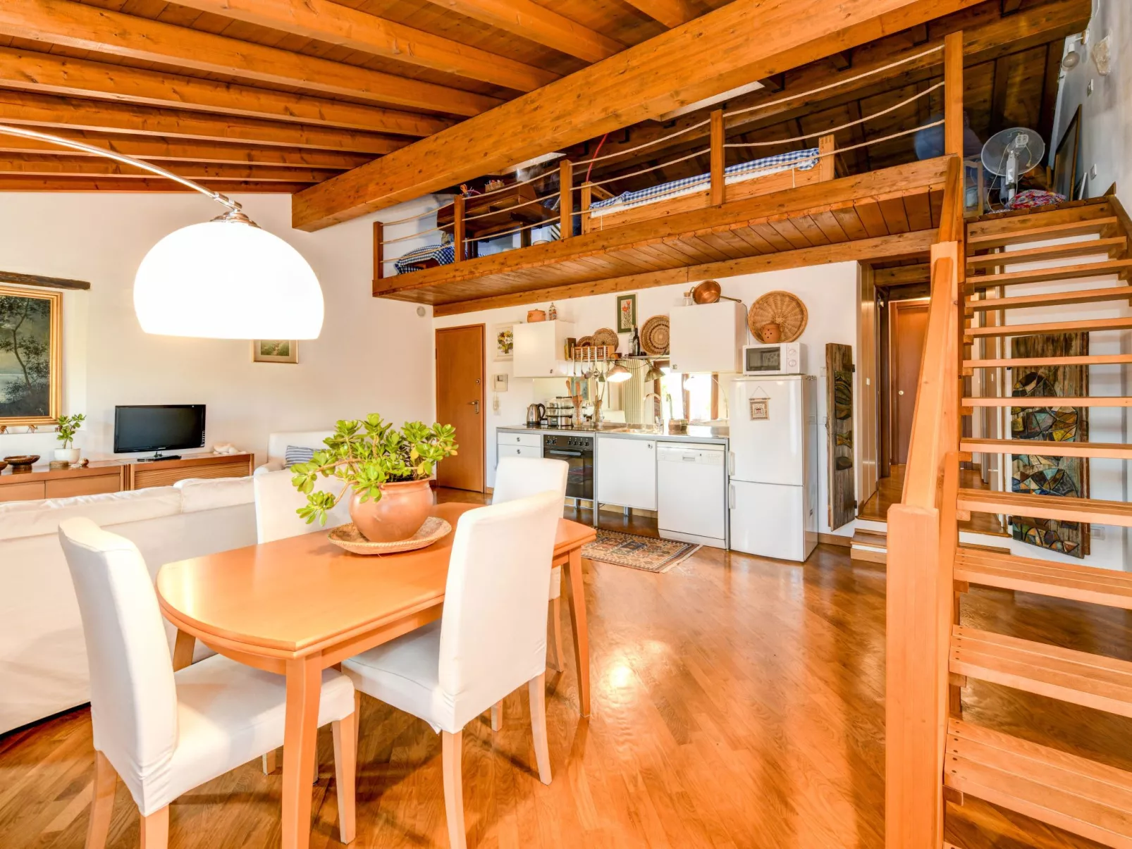 'Silvia4' mit Balkon-Drinnen