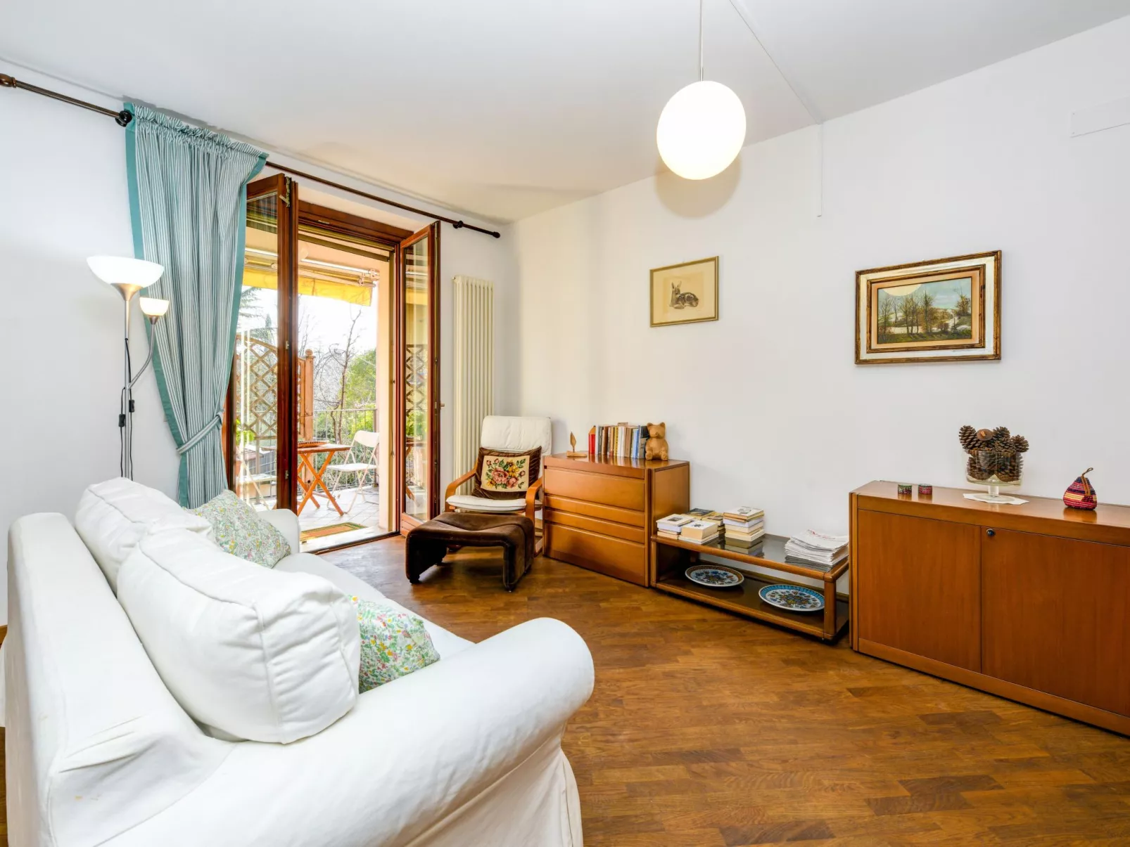 'Silvia2' mit privatem Balkon-Drinnen