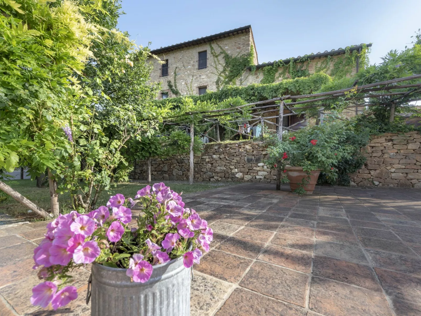 Wohnung 'Mascie rondini' mit Terrasse-Draußen