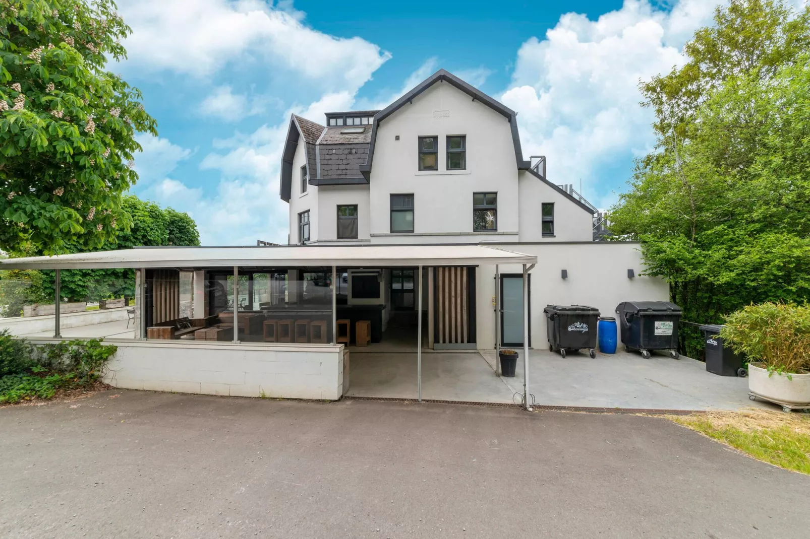LPM Sporthouse-Exterior summer