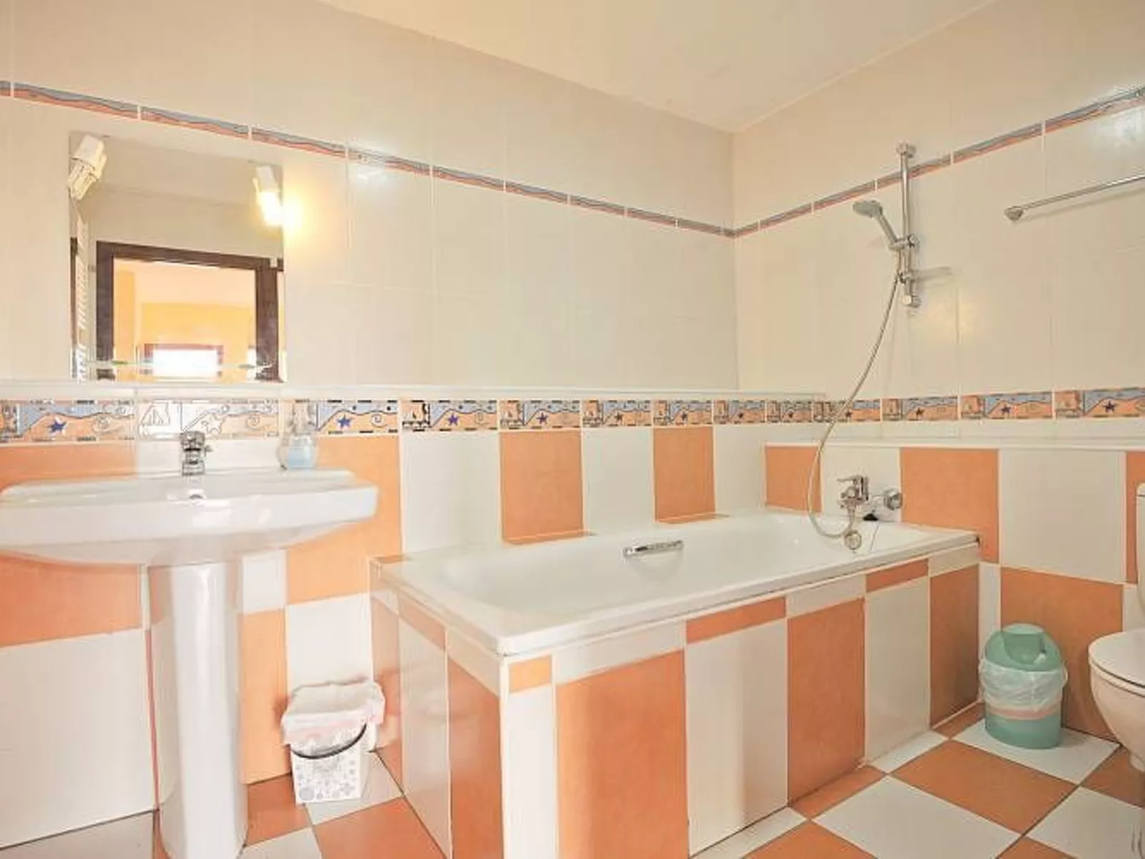 Maison Fluvia für 17 Personen in Lloret de Mar-Image-tags.info