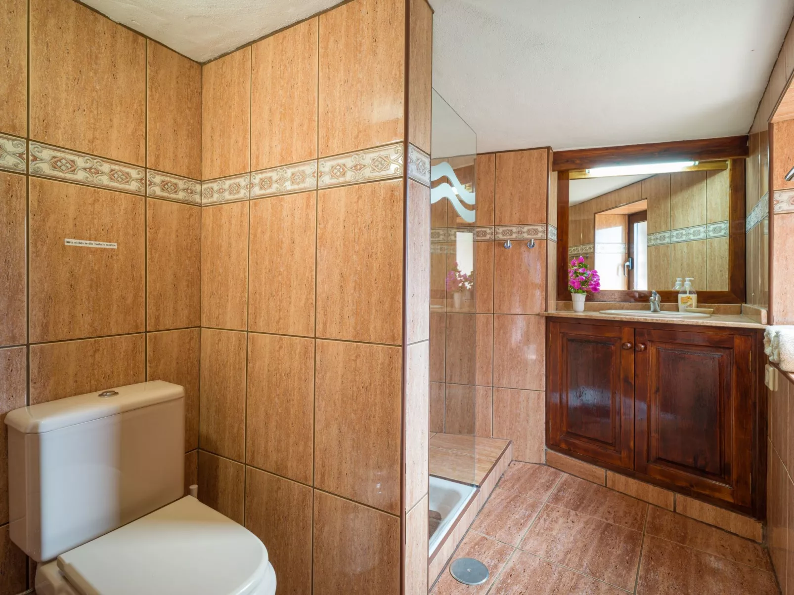 Finca "Castillo Bentley" Schlafen in einer vulkanischen Höhle-Image-tags.info