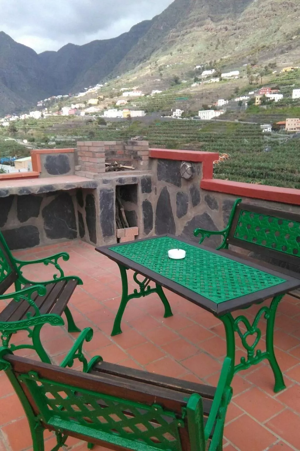 Ländliches Haus mit herrlichem Blick auf das Meer und das Tal.-Outside