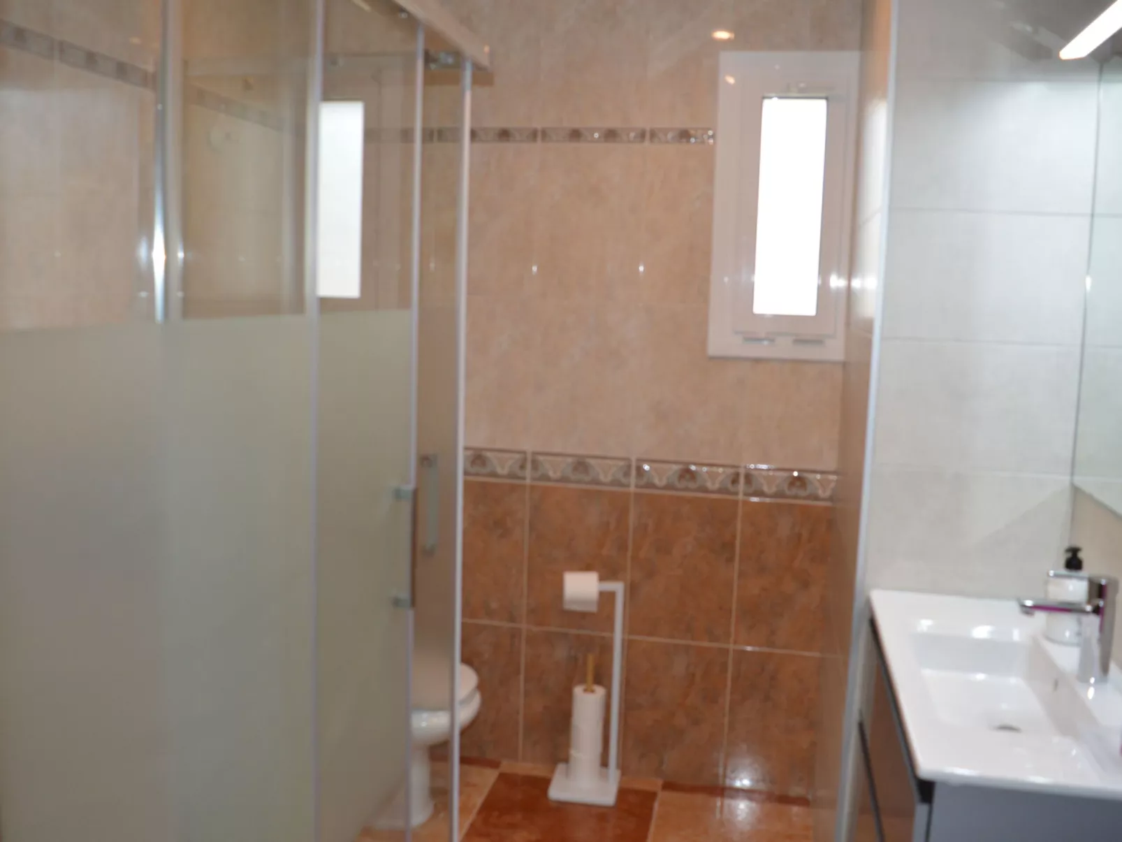 Chalet 'Vista Cunit' mit privatem Pool-Drinnen