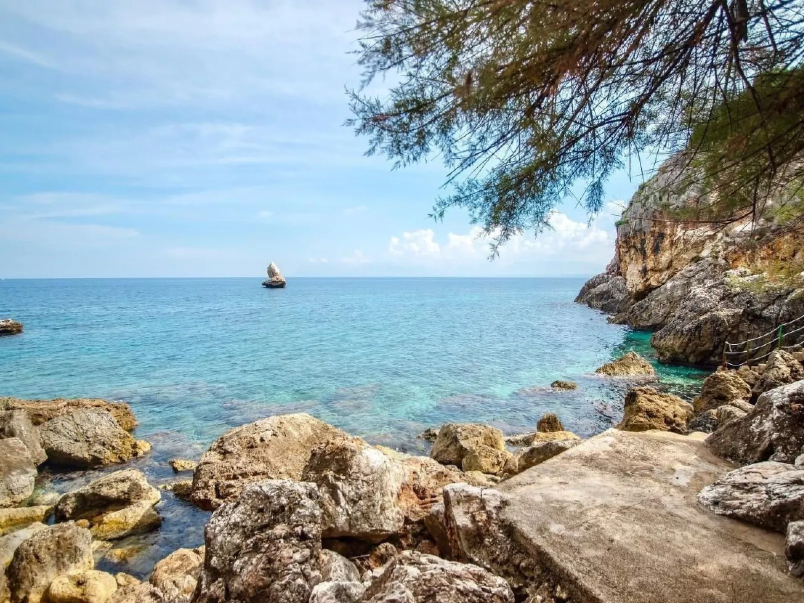 Ferienvilla "La Vela" mit Blick auf das Wasser-Image-tags.info