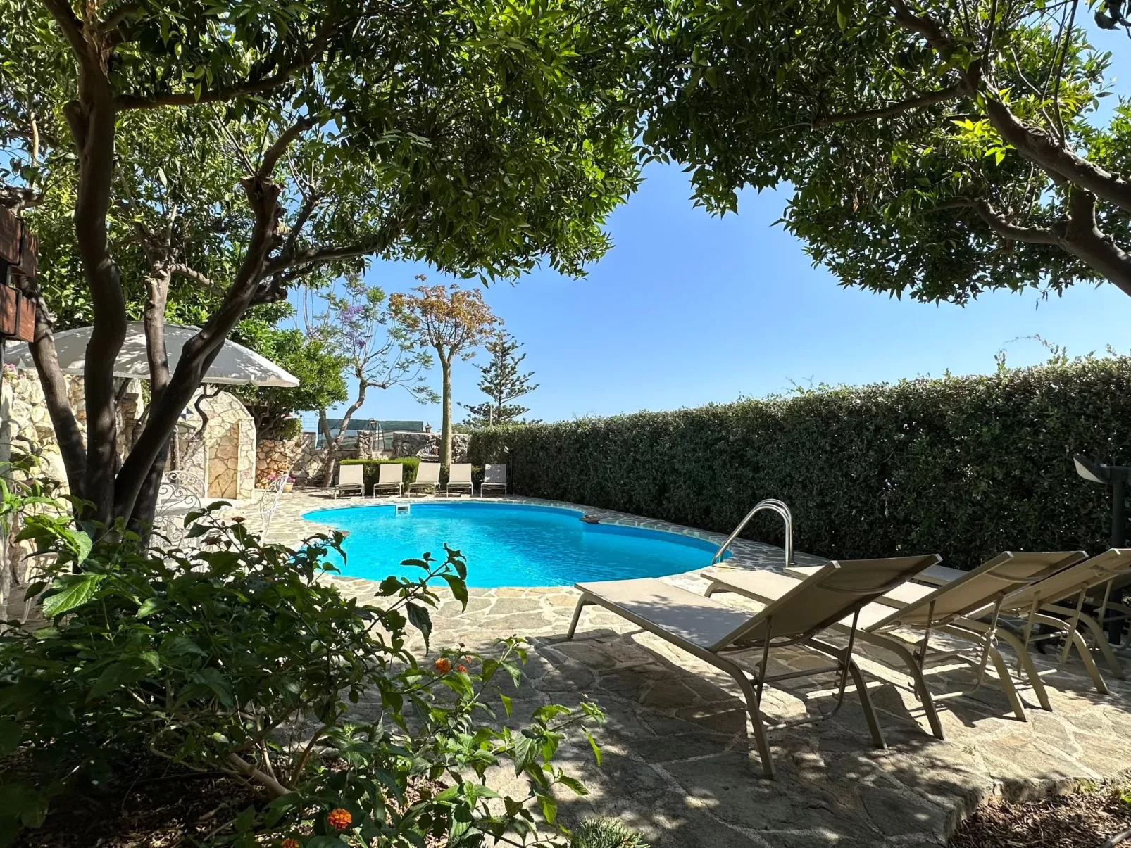 Studio-Wohnung "P Melograno" mit Pool-Dehors