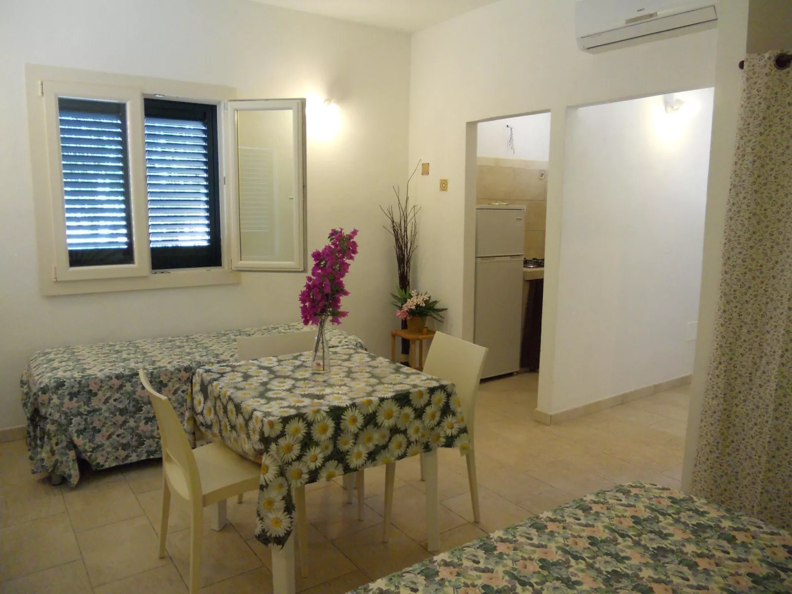 Schönes und gemütliches Studio-Apartment-Drinnen