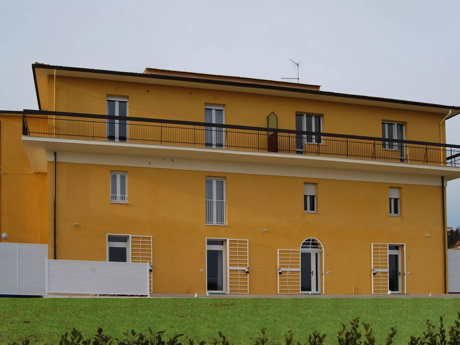 Residenz Borgo Offida mit großem Garten-Outside