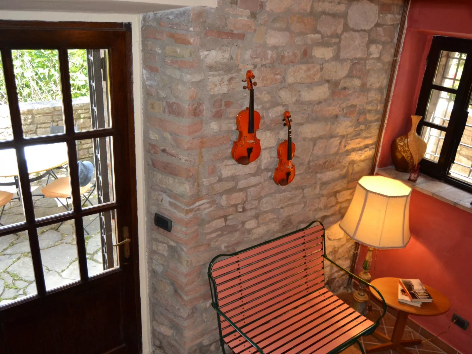 Altes Steinhaus mit Garten-Image-tags.info