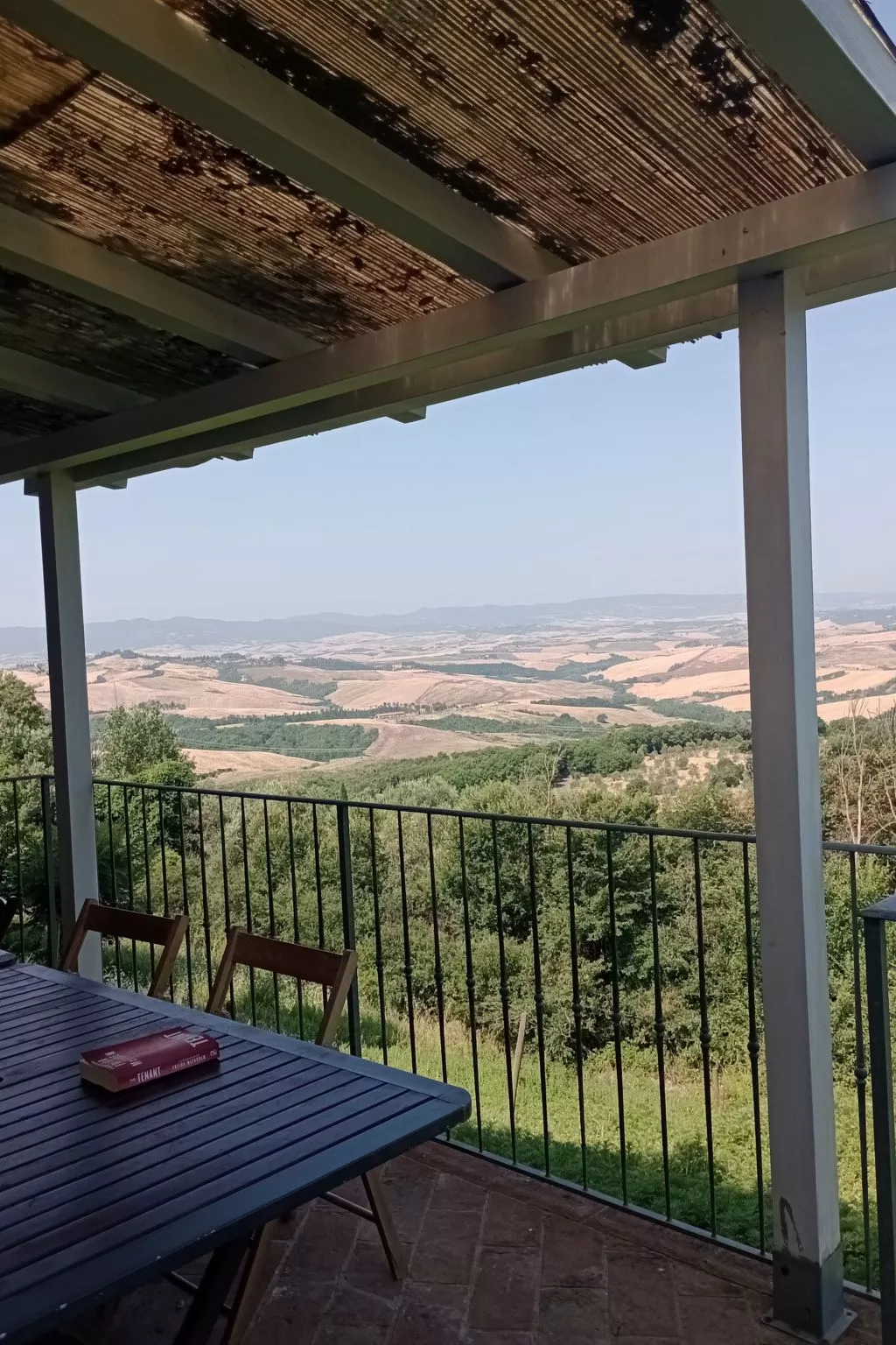 Zweizimmerwohnung mit Schwimmbad und Garten zur alleinigen Nutzung-Draußen