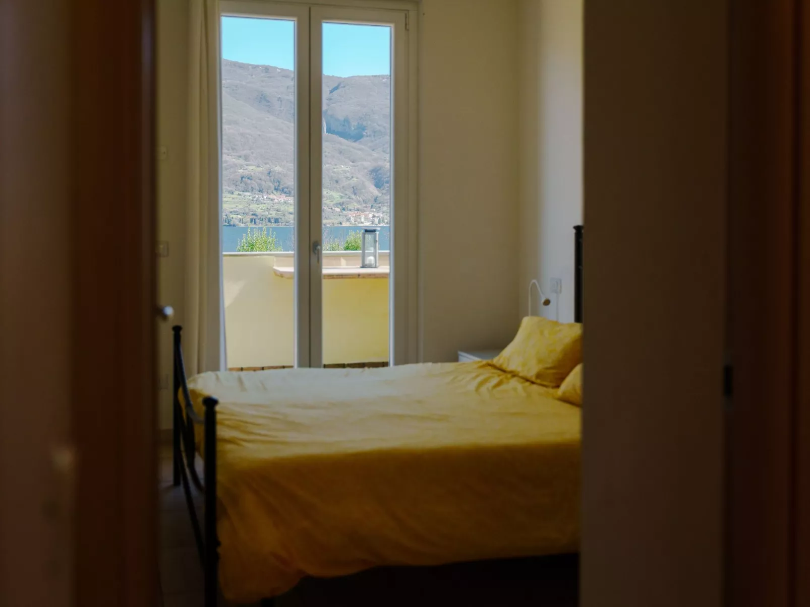 Villa zur alleinigen Nutzung mit 4 Wohnungen-Dedans