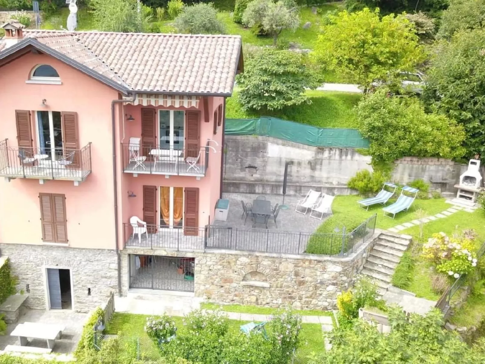 Rustikales Haus in ruhiger Lage mit  Seesicht-Draußen