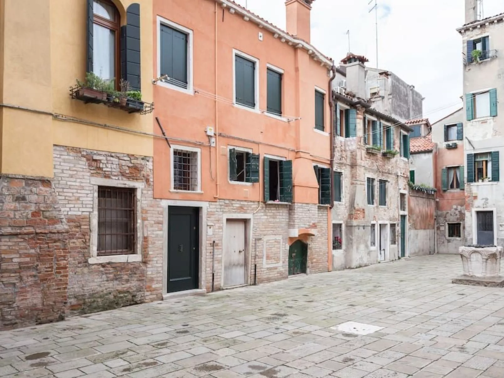 Wohnung mit Waschmaschine und Geschirrspüler-Outside
