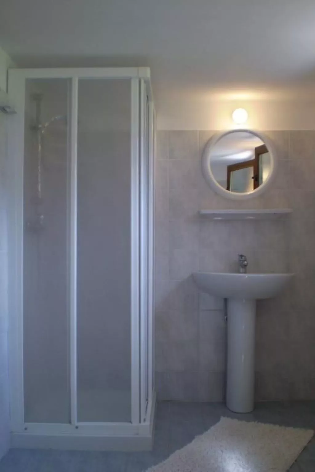 Freistehendes Haus mit Veranda mit Seeblick-Dedans