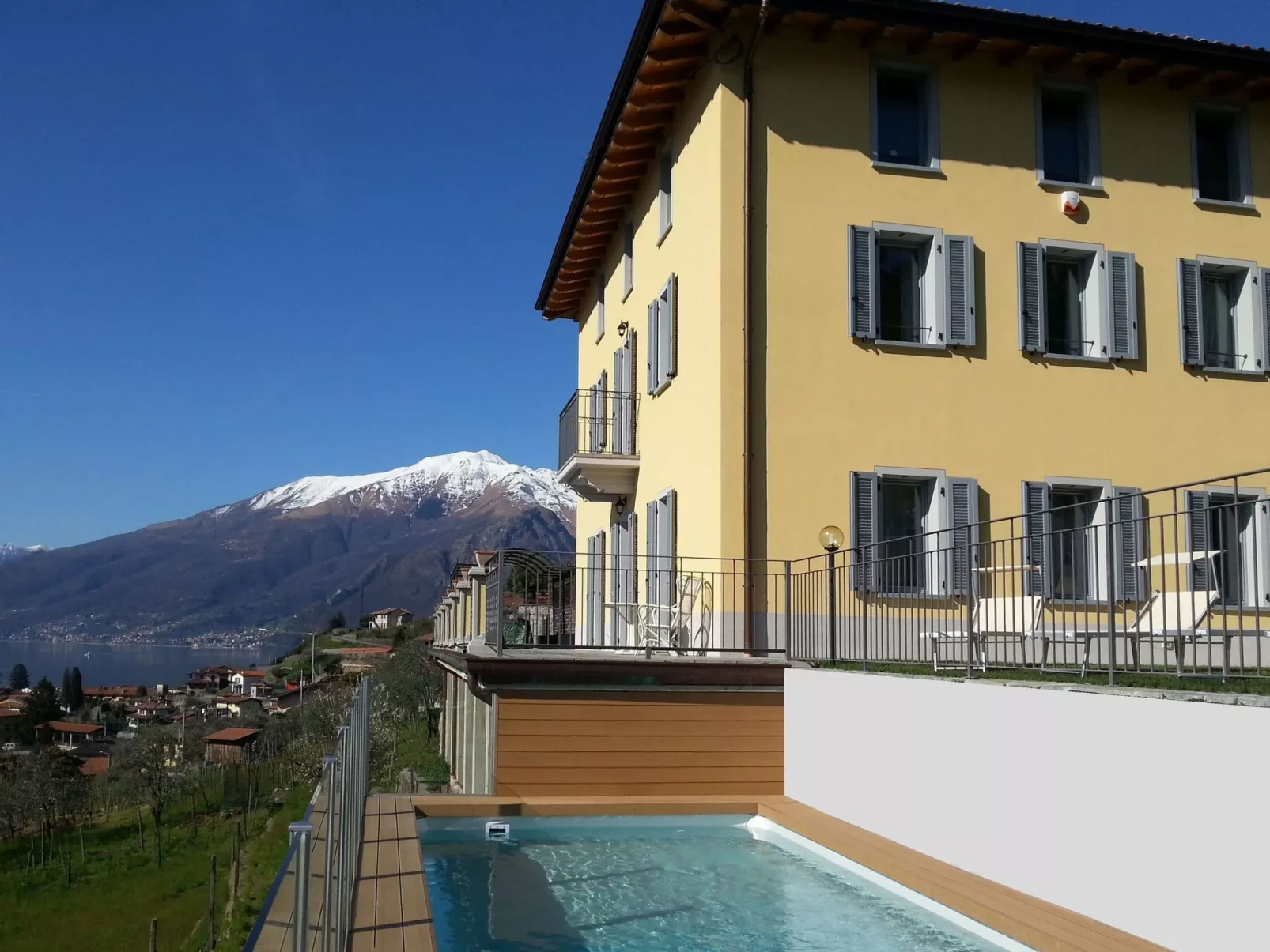 Jugendstilvilla mit Blick auf den Comer See-Outside