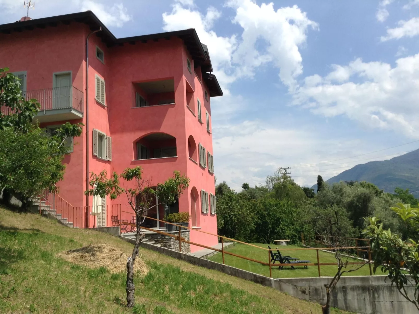 Mit Terrasse und tollem See- und Bergblick-Draußen