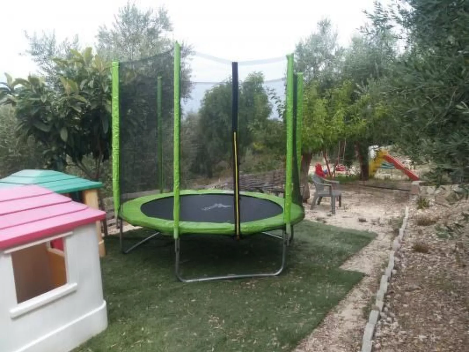 Mit Garten und Kinderschwimmbad-Image-tags.info