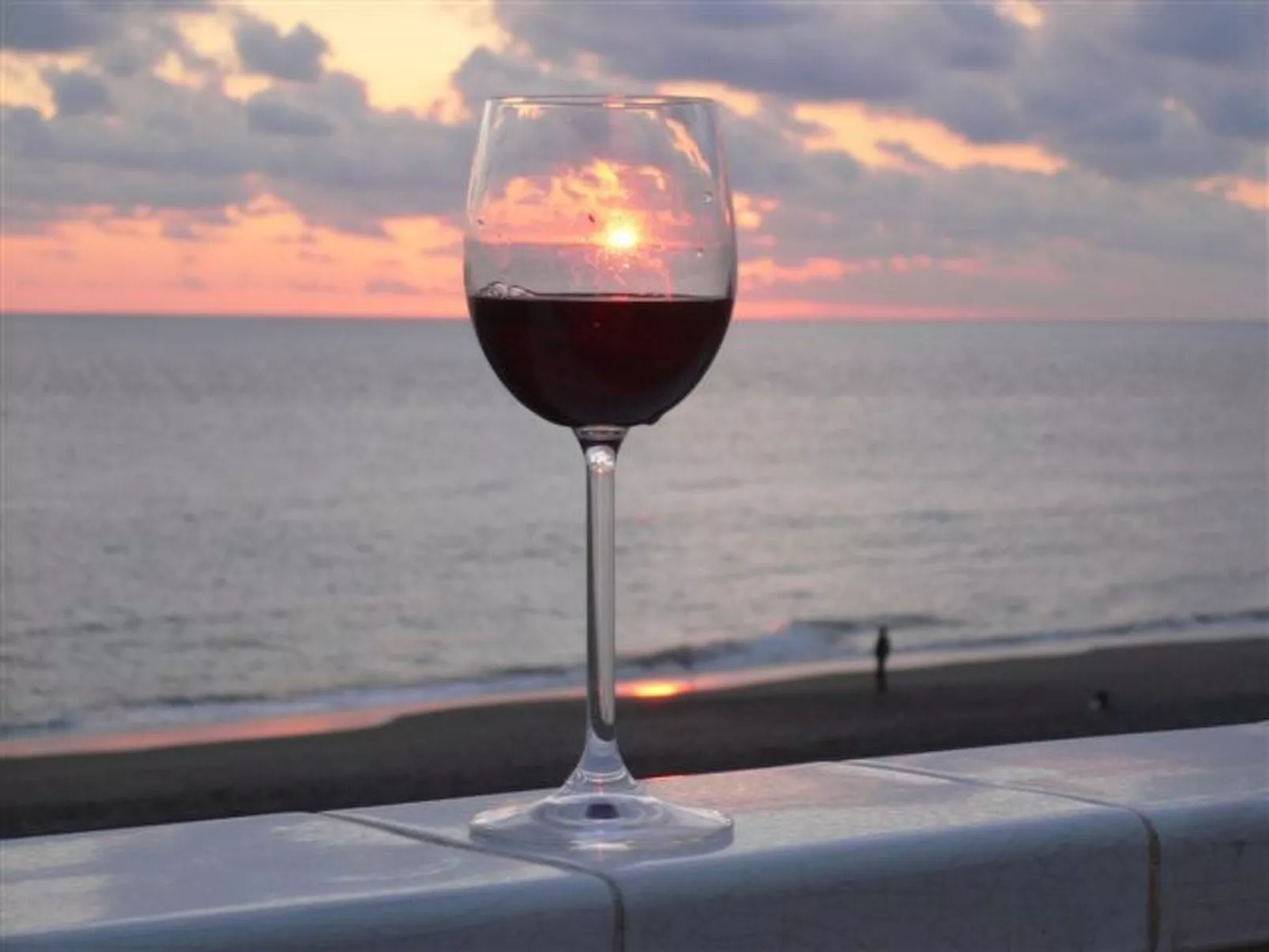 Mit Blick auf das Wasser-Dehors