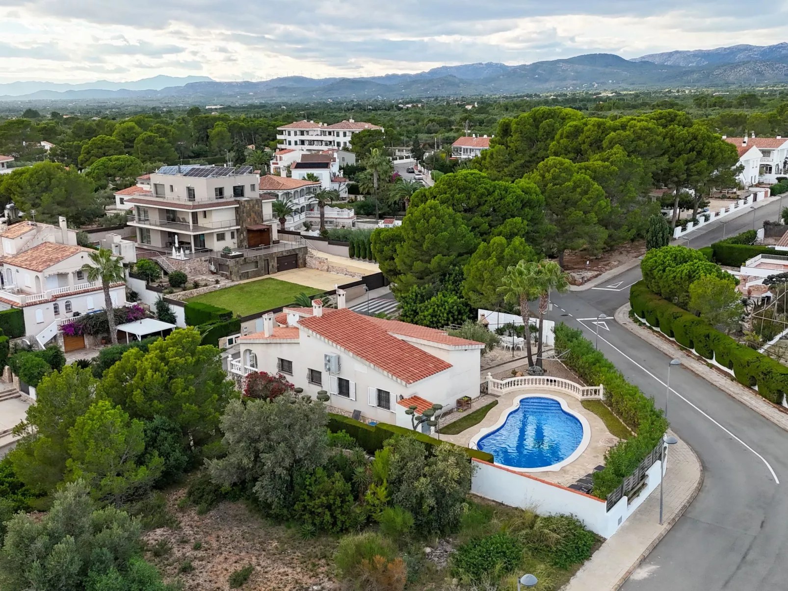 Imposante Ferienvilla mit großem Pool-Inside