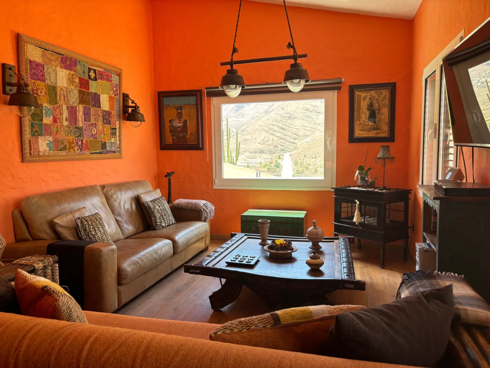 Haus mit Jacuzzi, Blick auf Berge, Meer und Ents-Inside