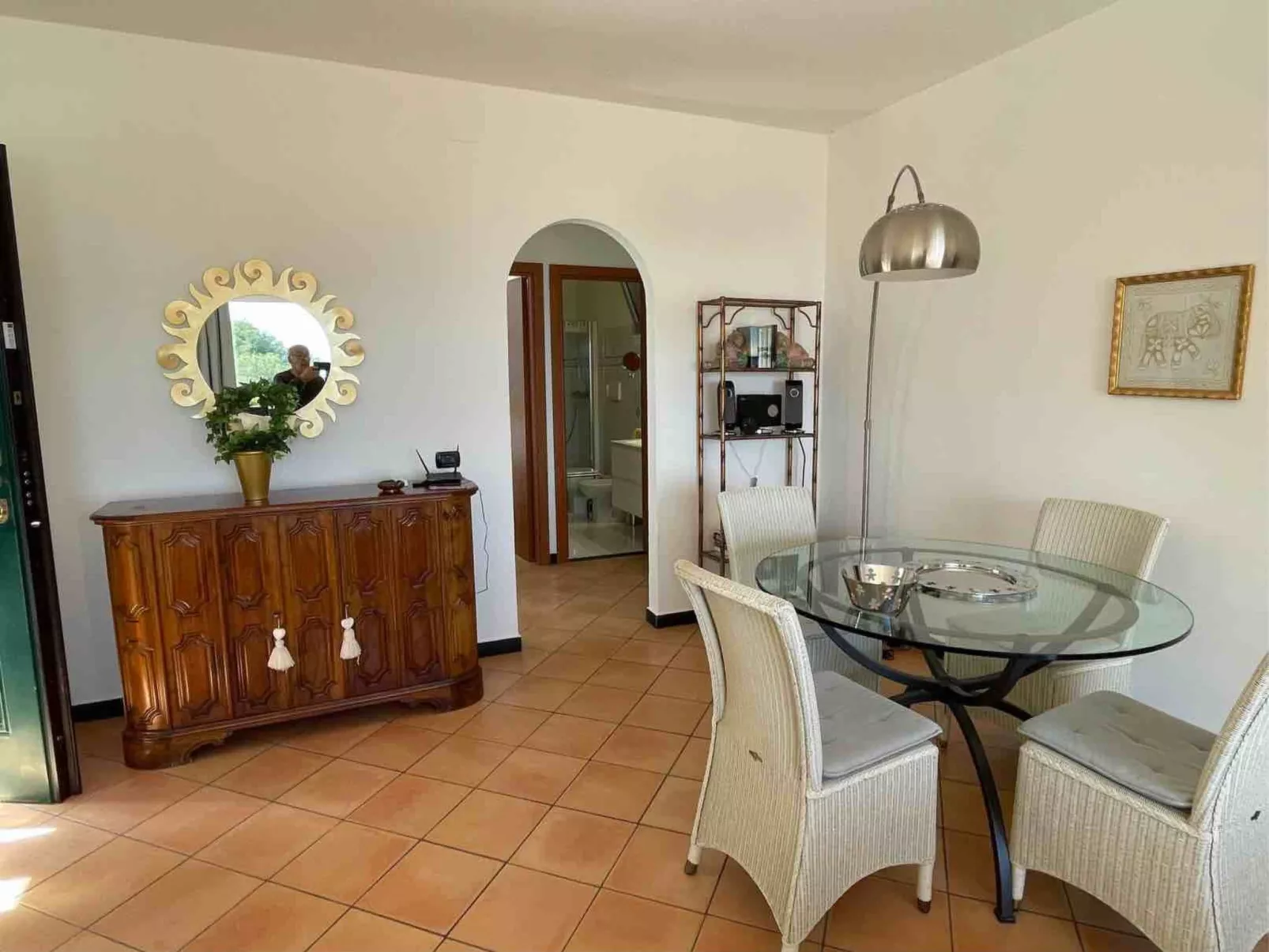 Junges Haus' Wohnung mit Wasserblick-Inside