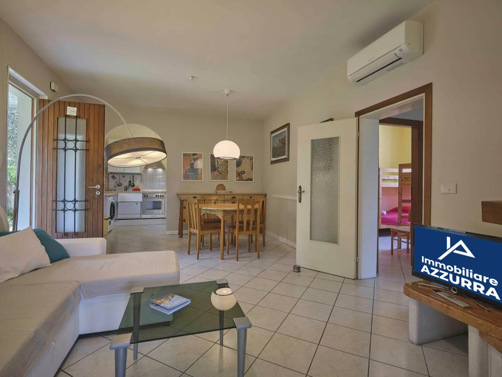 Mit Seeblick und privatem Garten-Inside