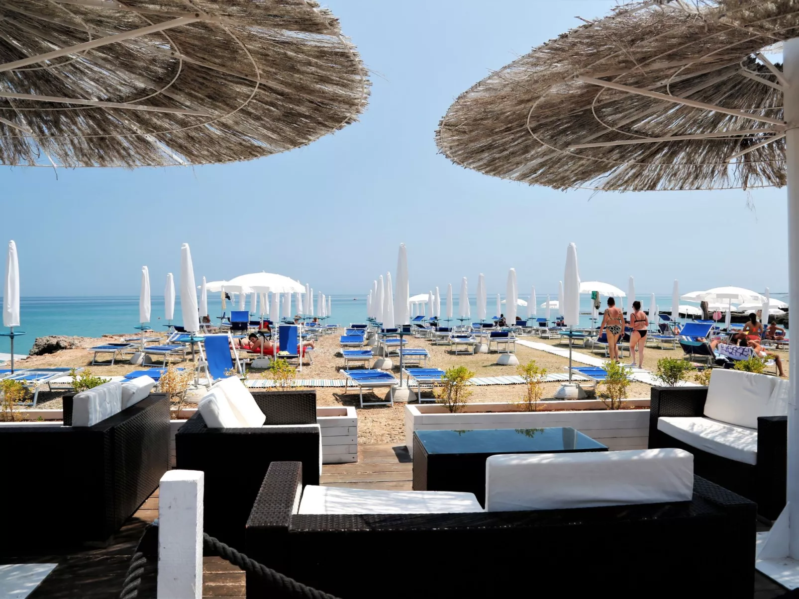 Flacher Rasen links-Outside