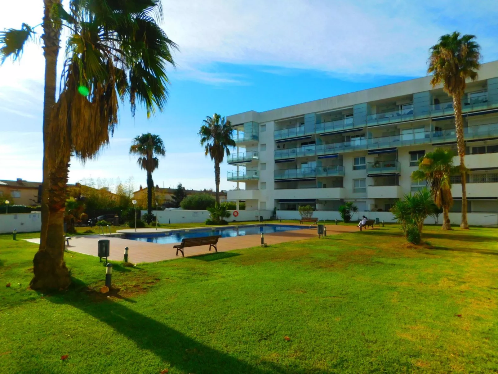 Wohnung mit privatem Parkplatz und Gemeinschaftspool-Dehors