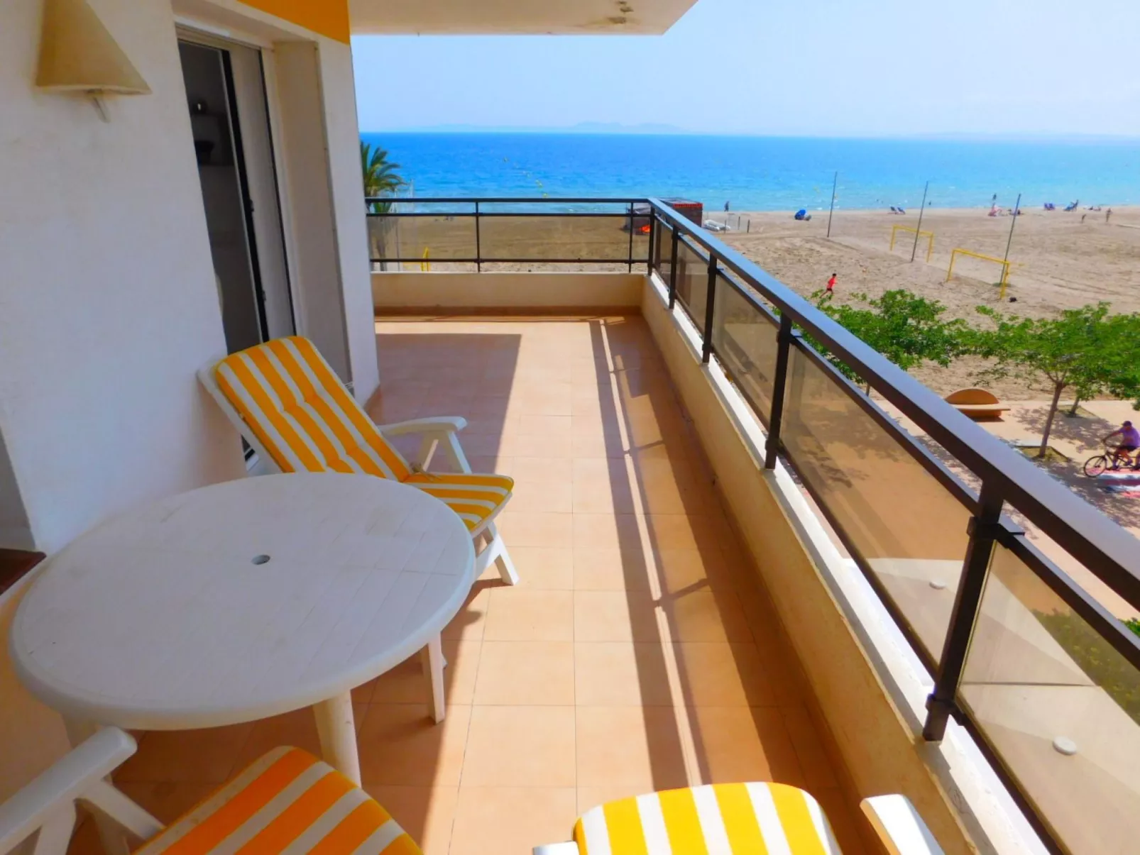 Appartement in Roses mit Großer Terrasse und Meerblick-Dehors